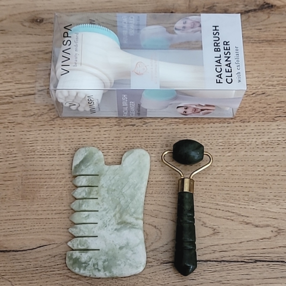 Jade comb/facial roller set with cleansing brush